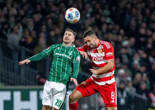 Soccer, Men, Season 2025 2026, 1 Bundesliga 8 Matchday , SV Werder Bremen 1 FC Union Berlin, v l Romano Schmid Werder Bremen , Rani Khedira 1 FC Union Berlin , 24 10 2025, Copyright: xMatthiasxKochx