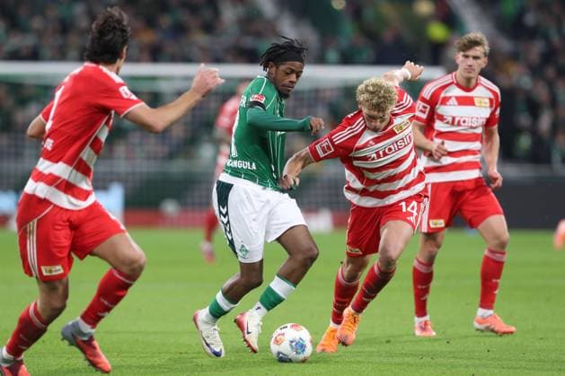 24 10 2025, xtgx, Soccer 1 Bundesliga SV Werder Bremen 1 FC Union Berlin v l Samuel Mbangula Bremen, 7 , Leopold Querfeld Union Berlin, 14 duel, duel, fight, tackle DFL DFB REGULATIONS PROHIBIT ANY USE OF PHOTOGRAPHS as IMAGE SEQUENCES and or QUASI VIDEO Bremen