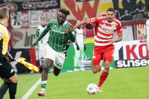 GER, 1 FBL, SV Werder Bremen vs Union Berlin 24 10 2025, Weserstadion, Bremen, GER, 1 FBL, SV Werder Bremen vs Union Berlin in picture Victor Boniface Werder Bremen 44 in duel against Danilho Doekhi 1 FC Union Berlin 05 nordphotoxGmbHxx xKokenge nph00001