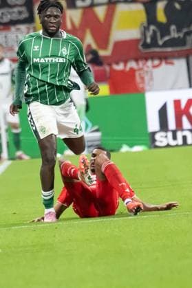 GER, 1 FBL, SV Werder Bremen vs Union Berlin 24 10 2025, Weserstadion, Bremen, GER, 1 FBL, SV Werder Bremen vs Union Berlin in picture Victor Boniface Werder Bremen 44 in duel against Danilho Doekhi 1 FC Union Berlin 05 nordphotoxGmbHxx xKokenge nph00001