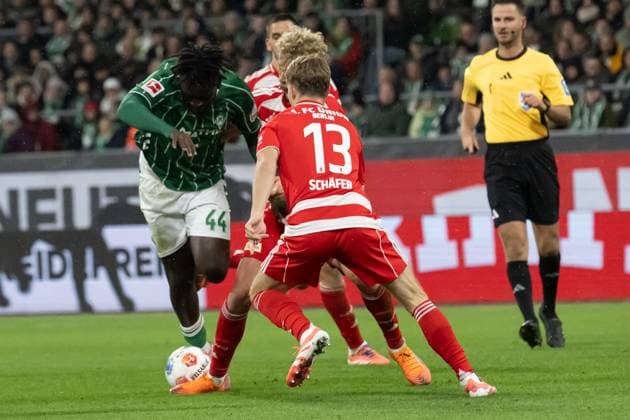 GER, 1. FBL, SV Werder Bremen vs Union Berlin 24.10.2025, Weserstadion, Bremen, GER, 1. FBL, SV Werder Bremen vs Union Berlin im Bild Victor Boniface (Werder Bremen 44); Andras Schäfer Andras Schaefer (1.FC Union Berlin 13) Leopold Querfeld (1.FC Union Berlin 14) nordphotoxGmbHxx xKokenge nph00001