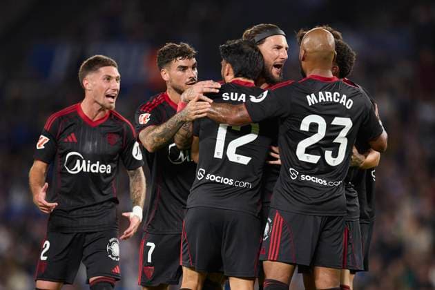October 24, 2025, San Sebastian, Guipuzcoa, SPAIN: Nemanja Gudelj of Sevilla FC celebrates after scoring the team s first goal during the LaLiga EA Sports match between Real Sociedad and Sevilla FC at Anoeta on October 24, 2025, in San Sebastian, Spain. San Sebastian SPAIN - ZUMAa181 20251024_zaa_a181_061 Copyright: xRicardoxLarreinax
