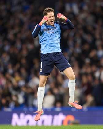 October 24, 2025, San Sebastian, Guipuzcoa, SPAIN: Alex Remiro of Real Sociedad reacts during the LaLiga EA Sports match between Real Sociedad and Sevilla FC at Anoeta on October 24, 2025, in San Sebastian, Spain. San Sebastian SPAIN - ZUMAa181 20251024_zaa_a181_062 Copyright: xRicardoxLarreinax