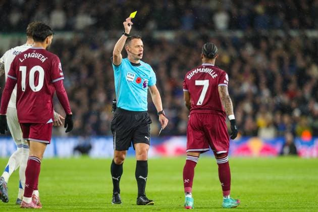 Leeds United v West Ham United, Premier League Crysencio Summerville Of West Ham is shown a yellow card, booked by Referee Stuart Attwell during the Leeds United v West Ham United Premier League match at Elland Road, Leeds, England on 24 October 2025 Credit: Lee Keuneke Every Second Media Editorial use only. All images are copyright Every Second Media Limited. No images may be reproduced without prior permission. All rights reserved. Premier League and Football League images are subject to licensing agreements with Football DataCo Limited. see https: www.football-dataco.com Copyright: xIMAGO EveryxSecondxMediax ESM-1638-0033 LeexKeunekex xEveryxSecondxMediax