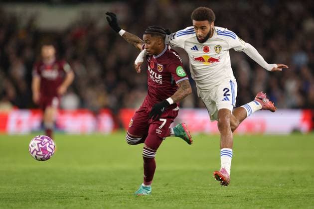 Crysencio Summerville of West Ham United and Jayden Bogle of Leeds United Leeds United v West Ham United, Premier League, Football, Elland Road, Leeds, UK - 24 Oct 2025Leeds Elland Road United Kingdom EDITORIAL USE ONLY No use with unauthorised audio, video, data, fixture lists, club league logos or live services. Online in-match use limited to 120 images, no video emulation. No use in betting, games or single club league player publications. Copyright: xRyanxBrowne Shutterstockx 15577098cp