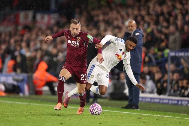 Jarrod Bowen of West Ham United and James Justin of Leeds United Leeds United v West Ham United, Premier League, Football, Elland Road, Leeds, UK - 24 Oct 2025Leeds Elland Road United Kingdom EDITORIAL USE ONLY No use with unauthorised audio, video, data, fixture lists, club league logos or live services. Online in-match use limited to 120 images, no video emulation. No use in betting, games or single club league player publications. Copyright: xRyanxBrowne Shutterstockx 15577098cr