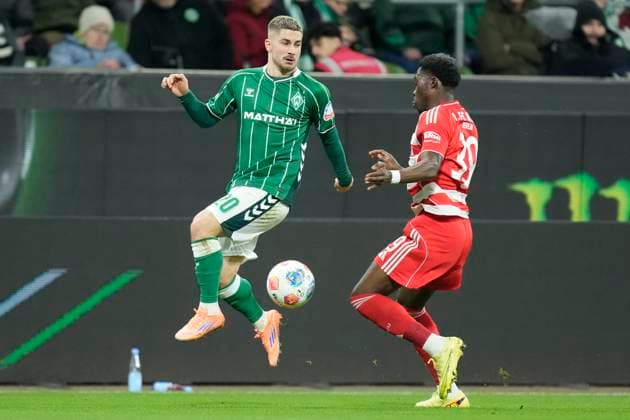 Romano Schmid (SV Werder Bremen) und Derrick Köhn (1.FC Union Berlin) im Zweikampf waehrend des spiels der Bundesliga zwischen SV Werder Bremen und 1. FC Union Berlin, Weserstadion am 24. October 2025 in Bremen, Deutschland. (Foto von Alex Gottschalk DeFodi Images) +++ Romano Schmid (SV Werder Bremen) und Derrick Köhn (1.FC Union Berlin) battle for the ball during the Bundesliga match between SV Werder Bremen and 1. FC Union Berlin at Weserstadion on October 24, 2025 in Bremen, Germany. (Photo by Alex Gottschalk DeFodi Images) DFL regulations prohibit any use of photographs as image sequences and or quasi-video. (Photo by Alex Gottschalk DeFodi Images) DFL regulations prohibit any use of photographs as image sequences and or quasi-video. Romano Schmid SV Werder Bremen und Derrick Köhn 1 FC Union Berlin im Zweikampf waehrend des spiels der Bundesliga zwischen SV Werder Bremen und 1 FC Union Berlin, Weserstadion am 24 October 2025 in Bremen, Germany Photo by Alex Gottschalk DeFodi Images Romano Schmid SV Werder Bremen und Derrick Köhn 1 FC Union Berlin battle for the ball during the Bundesliga match between SV Werder Bremen and 1 FC Union Berlin at Weserstadion on October 24, 2025 in Bremen, Germany Photo by Alex Gottschalk DeFodi Images DFL regulations prohibit any use of photographs as image sequences and or quasi video Photo by Alex Gottschalk DeFodi Images DFL regulations prohibit any use of photographs as image sequences and or quasi video