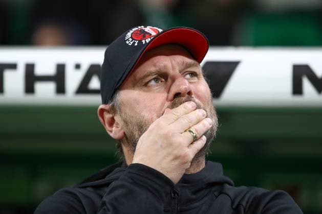 24.10.2025, xtgx, Fussball - 1.Bundesliga SV Werder Bremen - 1.FC Union Berlin v.l. Steffen Baumgart (Union Berlin, Trainer) enttaeuscht, schaut enttaeuscht, niedergeschlagen, disappointed (DFL DFB REGULATIONS PROHIBIT ANY USE OF PHOTOGRAPHS as IMAGE SEQUENCES and or QUASI-VIDEO) Bremen *** 24 10 2025, xtgx, Fußball 1 Bundesliga SV Werder Bremen 1 FC Union Berlin v l Steffen Baumgart Union Berlin, Trainer enttaeuscht, schaut enttaeuscht, niedergeschlagen, disappointed DFL DFB REGULATIONS PROHIBIT ANY USE OF PHOTOGRAPHS as IMAGE SEQUENCES and or QUASI VIDEO Bremen