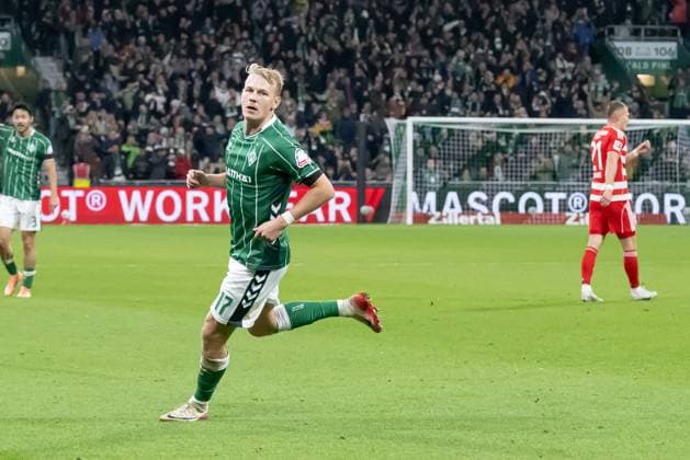 GER, 1 FBL, SV Werder Bremen vs Union Berlin 24 10 2025, Weserstadion, Bremen, GER, 1 FBL, SV Werder Bremen vs Union Berlin in the picture Marco Gruell Grüll Werder Bremen 17 zum1 0 and Eberl with the team Romano Schmid Werder Bremen 20 Victor Boniface Werder Bremen 44 nordphotoxGmbHxx xKokenge nph00001