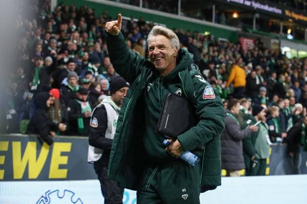 24 10 2025, xtgx, Soccer 1 Bundesliga SV Werder Bremen 1 FC Union Berlin v l Horst Steffen Bremen, coach cheering about the victory, cheering after the match DFL DFB REGULATIONS PROHIBIT ANY USE OF PHOTOGRAPHS as IMAGE SEQUENCES and or QUASI VIDEO Bremen