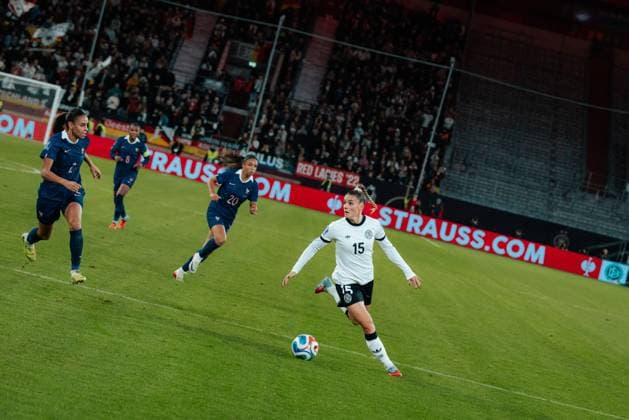 24 10 25, Women, Football, UEFA Womens Nations League, Semi-final, Season 2025, Germany France Selina Cerci 15 Germany on the ball Düsseldorf MERKUR SPIEL ARENA NRW Germany