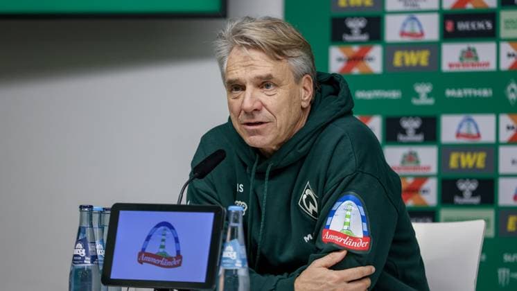 Horst Steffen coach, head coach, SV Werder Bremen during the press conference, portrait, close-up, single photo, single image, THE DFL REGULATIONS PROHIBIT ANY USE OF PHOTOGRAPHS AS IMAGE SEQUENCES AND OR QUASI VIDEO DFL REGULATIONS PROHIBIT ANY USE OF PHOTOGRAPHS AS IMAGE SEQUENCES AND OR QUASI VIDEO , 24 10 2025, Bremen Germany , Football, Bundesliga, SV Werder Bremen 1 FC Union Berlin xobx