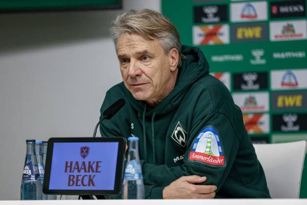 Horst Steffen coach, head coach, SV Werder Bremen during the press conference, portrait, close-up, single photo, single image, THE DFL REGULATIONS PROHIBIT ANY USE OF PHOTOGRAPHS AS IMAGE SEQUENCES AND OR QUASI VIDEO DFL REGULATIONS PROHIBIT ANY USE OF PHOTOGRAPHS AS IMAGE SEQUENCES AND OR QUASI VIDEO , 24 10 2025, Bremen Germany , Football, Bundesliga, SV Werder Bremen 1 FC Union Berlin xobx