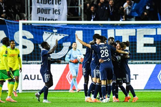 FOOTBALL : Paris FC vs FC Nantes - Ligue 1 - JournÃ e 9 - 24 10 2025 Joie des joueurs du Paris FC aprÃ s le but de Samir Chergui (Paris FC) ParisFrance  Copyright: xBaptistexAutissierx