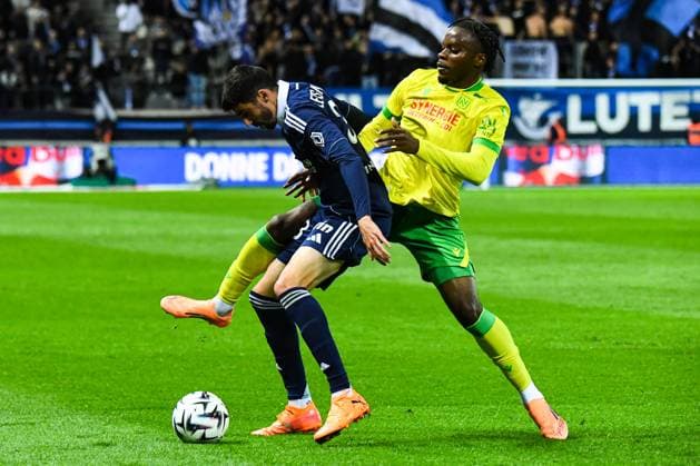 FOOTBALL : Paris FC vs FC Nantes - Ligue 1 - JournÃ e 9 - 24 10 2025 Junior Mwanga (FC NANTES) Pierre Lees-Melou (Paris FC) ParisFrance  Copyright: xBaptistexAutissierx