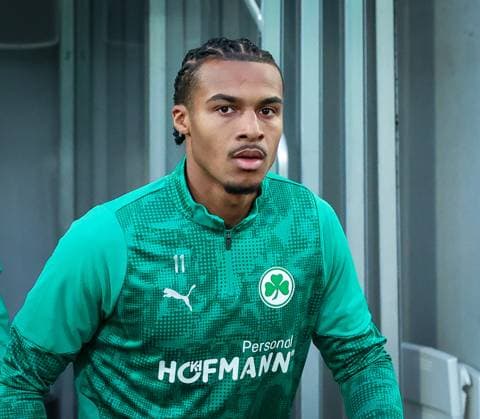 David Arangbao 40 SpVgg Greuther Fuerth , SpVgg Greuther Fuerth vs Karlsruher SC, Football, Men, DFL, 2 Bundesliga, Season 2025 2026, Sportpark Ronhof Thomas Sommer, 10 Matchday, 24 10 2025 Fuerth Bayern Germany Copyright: xkolbert-press MartinxAgüerax