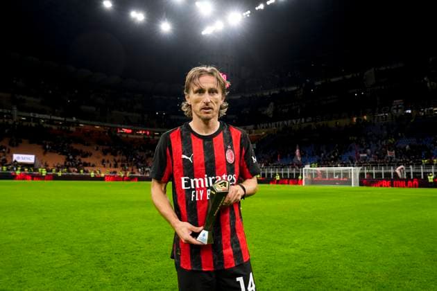 AC Milan s Luka Modric player of the match prize after the Serie A soccer match between Milan and Pisa at the San Siro Stadium in Milan, Italy - October 23, 2025. - Soccer  Copyright: xFabioxFerrari LaPressex