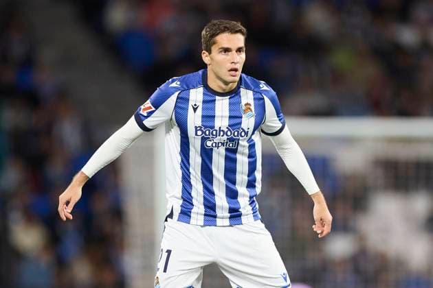 October 24, 2025, San Sebastian, Guipuzcoa, SPAIN: Arsen Zakharyan of Real Sociedad looks on during the LaLiga EA Sports match between Real Sociedad and Sevilla FC at Anoeta on October 24, 2025, in San Sebastian, Spain. San Sebastian SPAIN - ZUMAa181 20251024_zaa_a181_101 Copyright: xRicardoxLarreinax