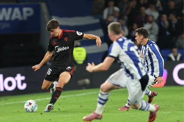 Spanish La Liga EA Sports soccer match between Real Sociedad and Sevilla at Reale Arena Stadium in San Sebastian, Spain 24 October 2025 900 Cordon Press  900 CordonxPress LOF - Real Sociedad vs Sevilla
