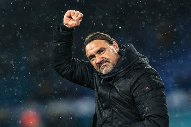 Premier League Leeds United v West Ham United Daniel Farke manager of Leeds United celebrates the win with the fans during the Premier League match Leeds United vs West Ham United at Elland Road, Leeds, United Kingdom, 24th October 2025 (Photo by Mark Cosgrove News Images) Leeds Elland Road West Yorkshire United Kingdom Copyright: xMarkxCosgrove NewsxImagesx