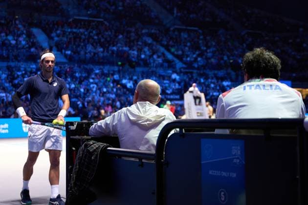 Lorenzo Musetti of Italy speaks to coach Corrado Barazzutti (left) during the Quarter-finals match against Corentin Moutet of France at Erste Bank Open 2025 at Wiener Stadthalle on October 24, 2025 in Vienna, Austria. (Photo by Camilla Stolen, Imago) Vienna Austria Copyright: xCamillaxStolenx L1290292
