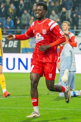 Regionalliga Nordost Season 25 26 Hallescher FC vs 1 FC Lok Leipzig Halle, Germany October 24 2025 In the picture Bocar Baro Halle scores the goal for 1 0 Halle Saale Leuna Chemie Stadion Sachsen Anhalt Germany