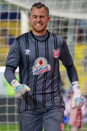 Regionalliga Nordost Season 25 26 Hallescher FC vs 1 FC Lok Leipzig Halle, Germany October 24 2025 In the picture Goalkeeper Sven Müller Mueller Halle Injured, Injury, Pain, Halle Saale Leuna Chemie Stadion Sachsen Anhalt Germany