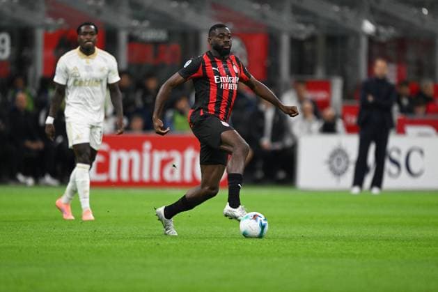CALCIO - Serie A - AC Milan vs Pisa SC Youssouf Fofana of AC Milan in action during the Italian Serie A football match between AC Milan and Pisa SC on 24 of October 2025 at Giuseppe Meazza San Siro Siro stadium in Milan, Italy Milan Italy  Copyright: xIPAxSport ABACAx