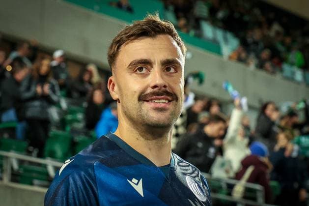 Philipp Foerster 11 Karlsruher SC , SpVgg Greuther Fuerth vs Karlsruher SC, Football, Men, DFL, 2 Bundesliga, Season 2025 2026, Sportpark Ronhof Thomas Sommer, Matchday 10, 24 10 2025 Fuerth Bayern Germany Copyright: xkolbert-press MartinxAgüerax