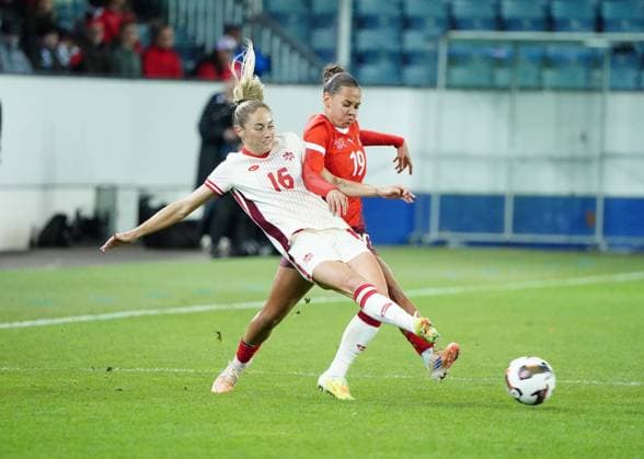 24 10 2025 Lucerne Switzerland Women International ,Test match season 2025 2026 Switzerland Canada 1 0 Picture Janine Sonis CAN vs Iman Beney SUI r Action duel