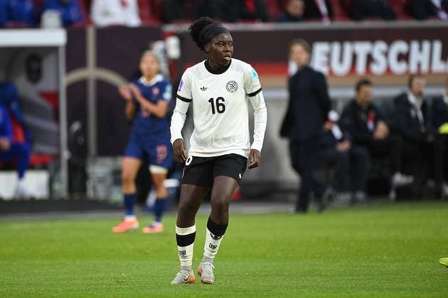 Nicole ANYOMI GER whole figure, full figure, full body, UEFA Womens Nations League, semi-final, semi-final, womens international soccer match, Germany GER France FRA 1 0 on 24 10 2025 in Duesseldorf Germany Â