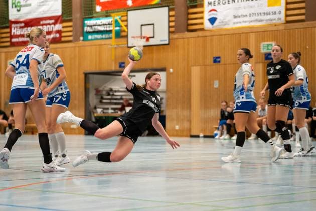 Handball I Women I Season 2025 2026 I Oberliga I 4 Matchday I SV Hohenacker Neustadt SV Salamander Kornwestheim I 24 10 2025 Madeleine Volz 11, SV Hohenacker Neustadt im Wurf Waiblingen Sporthalle Neustadt Baden Württemberg Germany Copyright: xLobeca MaxxPetershansx