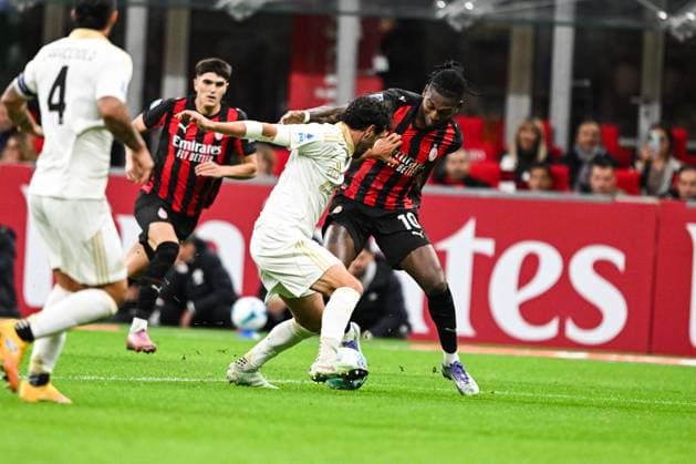 CALCIO - Serie A - AC Milan vs Pisa SC Rafael Leao of AC Milan in action during the Italian Serie A football match between AC Milan and Pisa SC on 24 of October 2025 at Giuseppe Meazza San Siro Siro stadium in Milan, Italy Milan Italy  Copyright: xIPAxSport ABACAx