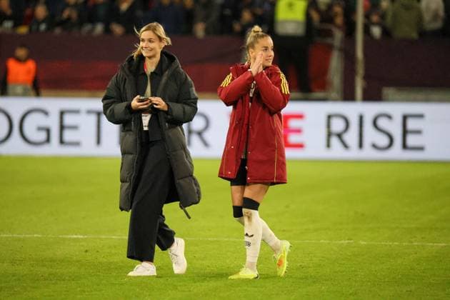 Düsseldorf, Germany 24 October 2025 UEFA Nations League Women 2025 2026 Germany vs France In the picture from left the runner-up Giulia Gwinn Germany at the final cheer Merkur Spiel Arena Nordrhein Westfalen Copyright: xFotostandx xFantinix