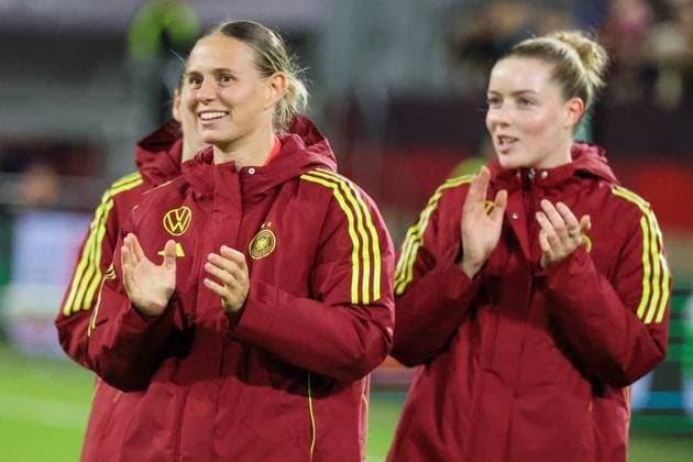 Düsseldorf, Germany 24 October 2025 UEFA Nations League Women 2025 2026 Germany vs France In the picture Klara Bühl Buehl Germany at the final cheer Merkur Spiel Arena Nordrhein Westfalen Copyright: xFotostandx xFantinix