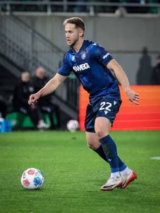 Christoph Kobald 22 Karlsruher SC in action, SpVgg Greuther Fuerth vs Karlsruher SC, Football, Men, DFL, 2 Bundesliga, Season 2025 2026, Sportpark Ronhof Thomas Sommer, Matchday 10, 24 10 2025 Fuerth Bavaria Germany Copyright: xkolbert-press MartinxAgüerax