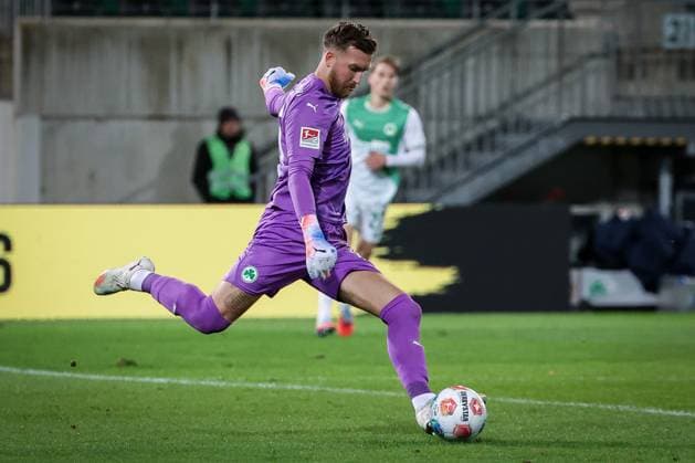 Pelle Boevink 26 Spvgg Greuther Fuerth with a tee, SpVgg Greuther Fuerth vs Karlsruher SC, Football, Men, DFL, 2 Bundesliga, Season 2025 2026, Sportpark Ronhof Thomas Sommer, 10 Matchday, 24 10 2025 Fuerth Bayern Germany Copyright: xkolbert-press MartinxAgüerax