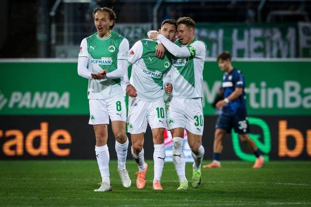 left to right Mathias Olesen 8 Spvgg Greuther Fuerth cheers on his teammates after the 1 3 by Branimir Hrgota 10 Spvgg Greuther Fuerth , who is happy about the goal with Felix Klaus 30 Spvgg Greuther Fuerth, SpVgg Greuther Fuerth vs Karlsruher SC, Football, Men, DFL, 2 Bundesliga, Season 2025 2026, Sportpark Ronhof Thomas Sommer, 10 Matchday, 24 10 2025 Fuerth Bayern Germany Copyright: xkolbert-press MartinxAgüerax