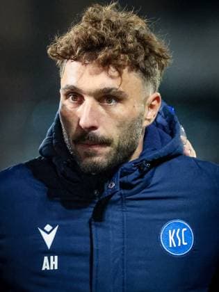 Fabian Schleusener 24 Karlsruher SC with the fans after the away win, SpVgg Greuther Fuerth vs Karlsruher SC, Football, Men, DFL, 2 Bundesliga, Season 2025 2026, Sportpark Ronhof Thomas Sommer, 10 Matchday, 24 10 2025 Fuerth Bayern Germany Copyright: xkolbert-press MartinxAgüerax