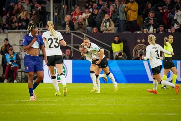 Football UEFA Womens Nations League 2024 25, semi-final Germany vs France Merkur Spiel Arena Düsseldorf Goal and goal celebration to 1 0 by Klara Bühl Klara Buhl Germany, 19 Joy, emotions, jubilation Düsseldorf North Rhine-Westphalia Germany Copyright: xJOERANxSTEINSIEKx