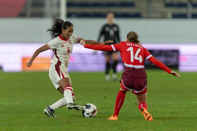 24 10 2025, Lucerne, swissporarena, Friendly Switzerland Canada, Jayde Riviere 8 Canada Women s National Team controls the ball Lucerne swissporarena Lucerne Switzerland Copyright: xJustPictures.ch PascalxKesselmarkx jp-en-PaKe-2025-10-24-Lucerne-FrozenInMotion-0167
