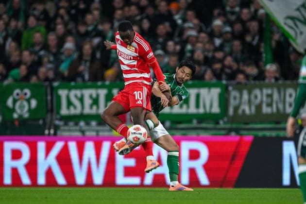 1 Bundesliga SV Werder Bremen Union Berlin on 24 10 2025 at Weserstadion in Bremen Ilyas Ansah Berlin in a duel against Yukinari Sugawara Bremen MT