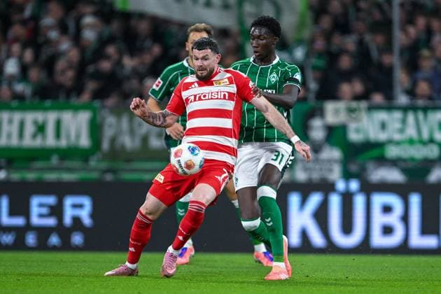1 Bundesliga SV Werder Bremen Union Berlin on 24 10 2025 at Weserstadion in Bremen Oliver Burke Berlin in a duel against Karim Coulibaly Bremen MT
