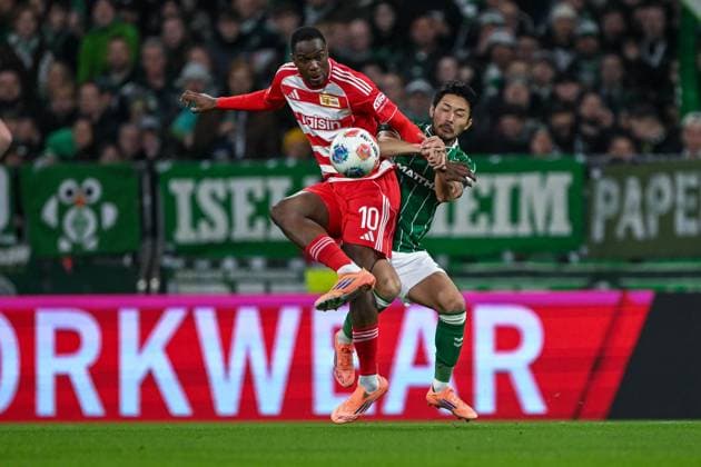 1 Bundesliga SV Werder Bremen Union Berlin on 24 10 2025 at Weserstadion in Bremen Ilyas Ansah Berlin in a duel against Yukinari Sugawara Bremen MT