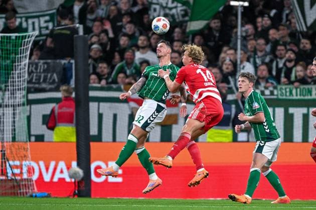 1 Bundesliga SV Werder Bremen Union Berlin on 24 10 2025 at Weserstadion in Bremen Marco Friedl Bremen in a duel against Leopold Querfeld Berlin MT