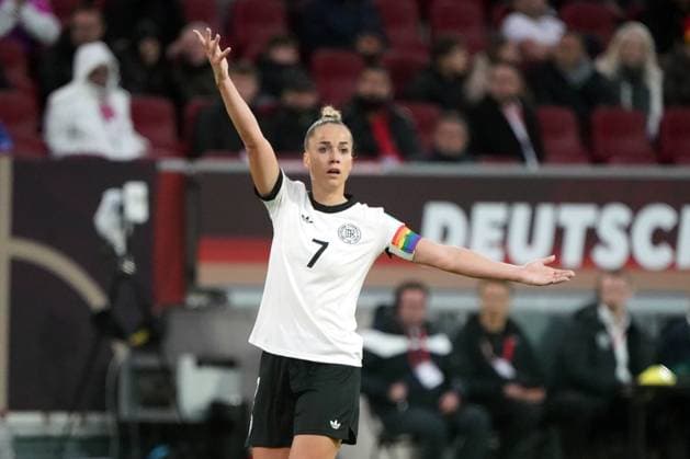 DFB Frauen Nationalmannschaft, Women National Team, women s Nations League , semi-finals, Germany France , 24 10 2025, Merkur Spiel arena Düsseldorf Giulia Gwinn Germany, action, single image,