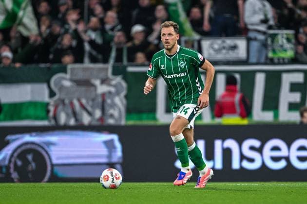 1 Bundesliga SV Werder Bremen Union Berlin on 24 10 2025 at the Weserstadion in Bremen Senne Lynen Bremen on the ball MT