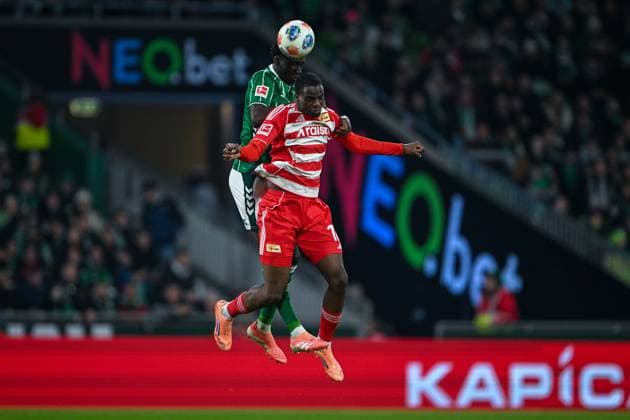 1 Bundesliga SV Werder Bremen Union Berlin on 24 10 2025 at Weserstadion in Bremen Ilyas Ansah Berlin in a duel against Karim Coulibaly Bremen MT