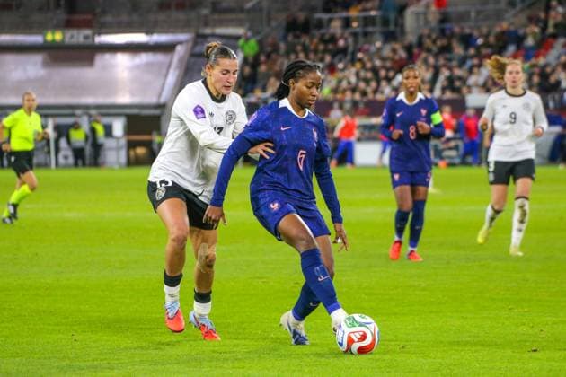 24 10 2025, xgrfx, Football UEFA Womens Nations League 1 2 Final, Germany France v l Carlotta Wamser German Womens National Team , Oriane Jean Francois France DFL DFB REGULATIONS PROHIBIT ANY USE OF PHOTOGRAPHS as IMAGE SEQUENCES and or QUASI VIDEO Düsseldorf