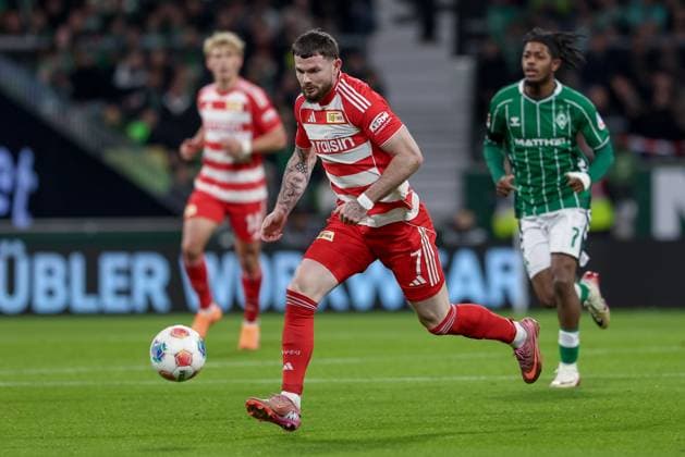 Oliver Burke 1 FC Union Berlin, 7 on the ball, single image, full body, action, action, match scene, THE DFL GUIDELINES PROHIBIT ANY USE OF PHOTOGRAPHS AS IMAGE SEQUENCES AND OR QUASI VIDEO DFL REGULATIONS PROHIBIT ANY USE OF PHOTOGRAPHS AS IMAGE SEQUENCES AND OR QUASI VIDEO , 24 10 2025, Bremen Germany , Football, Bundesliga, SV Werder Bremen 1 FC Union Berlin xobx